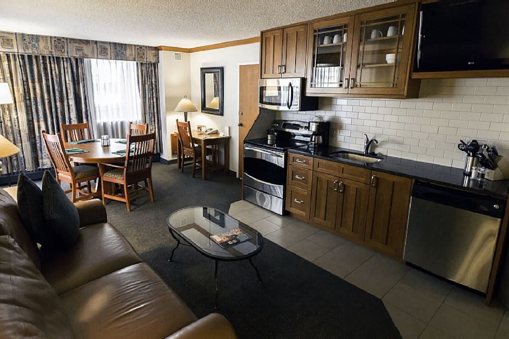Spacious Kitchen & Dining Room with Pullout Queen Bed