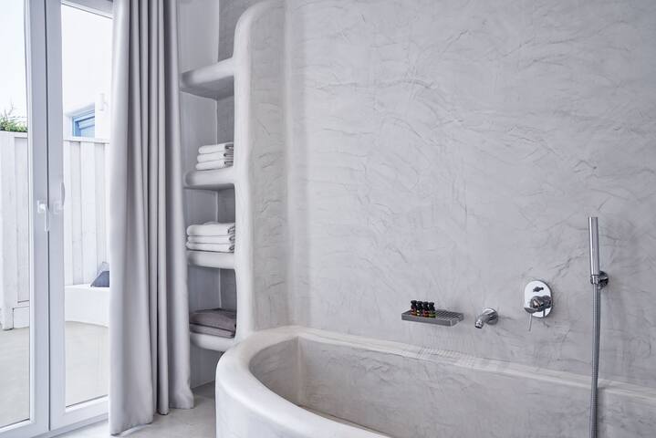 2 BDRM Executive Villa Sea View PRVT Pool&Jacuzzi gallery image 3