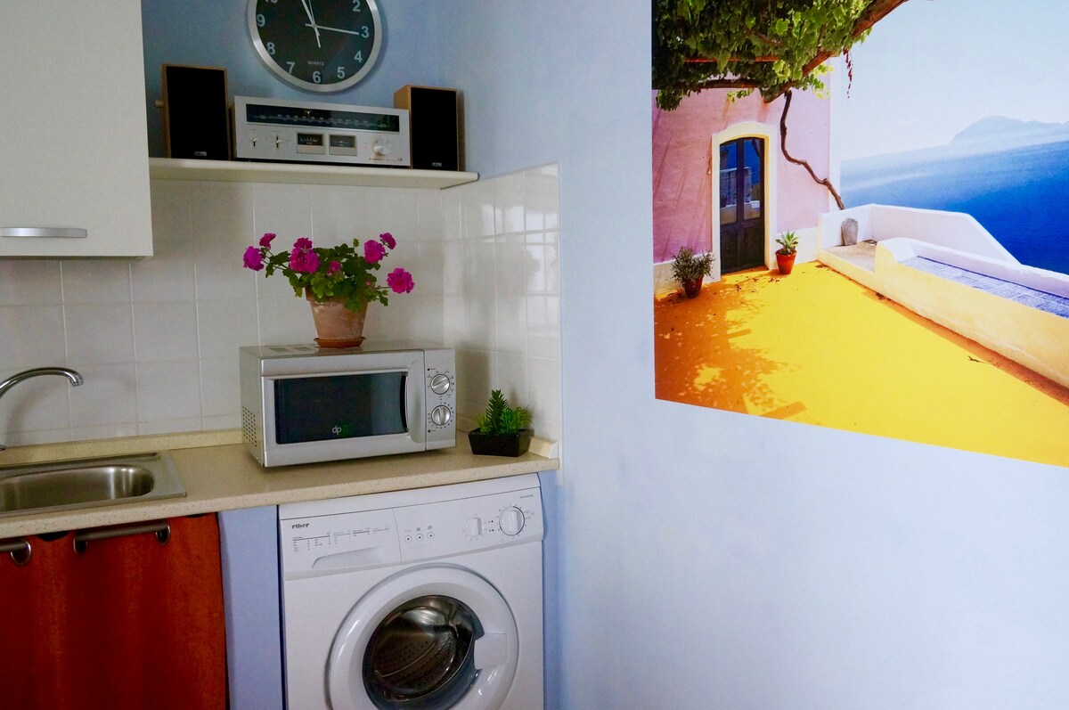 Annuncio Airbnb popolare: Blue house terrace an balcony a Cefalù