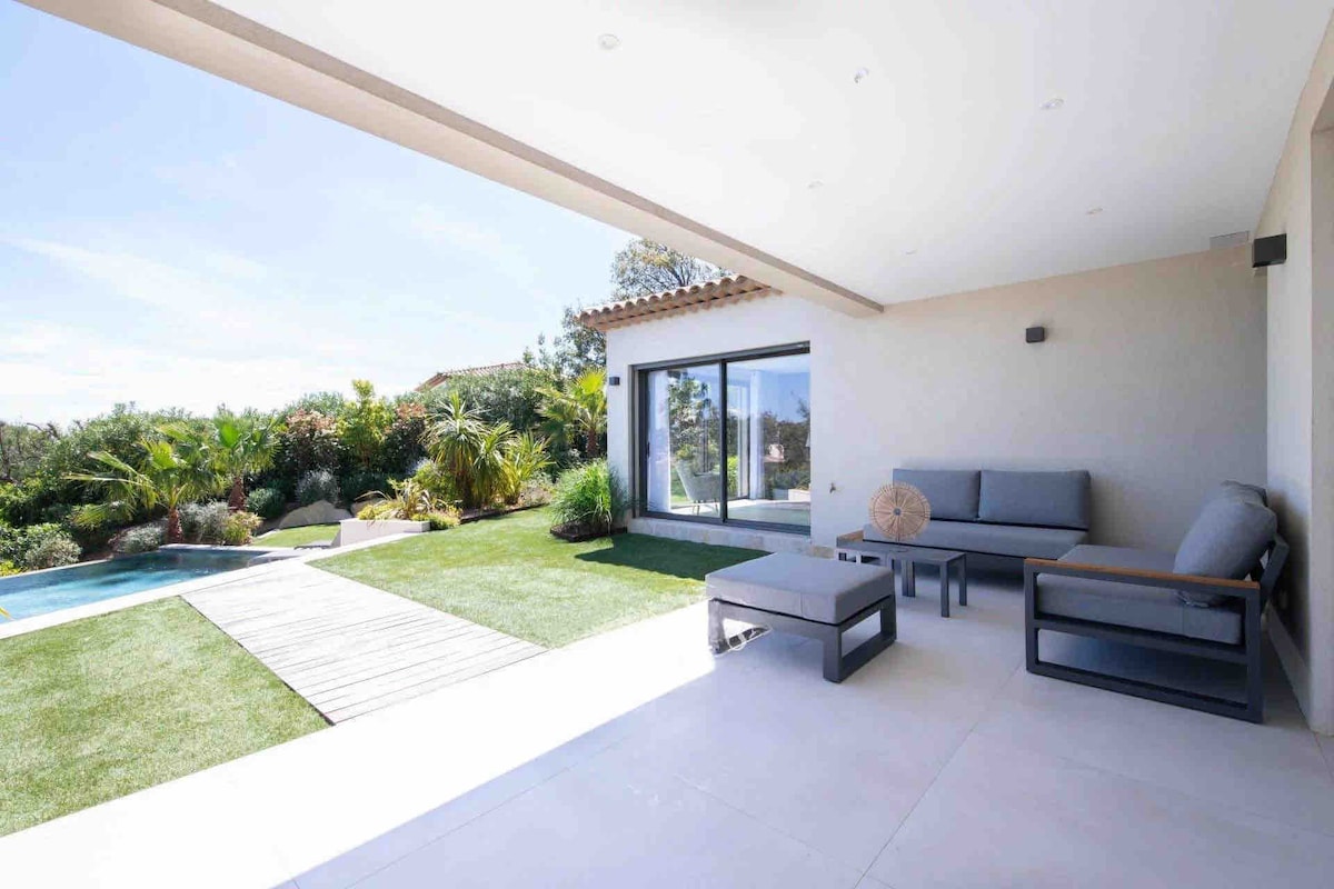 Chalet Iris — view 5