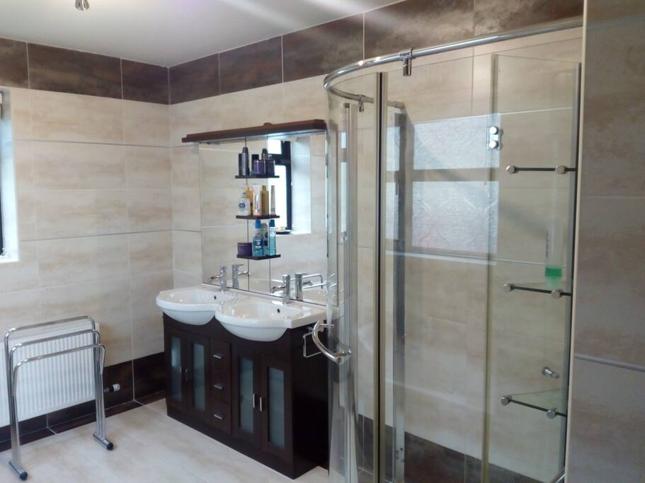 Large En suite