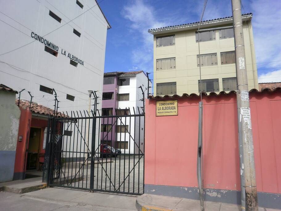 Ingreso-Guardianía del condominio
