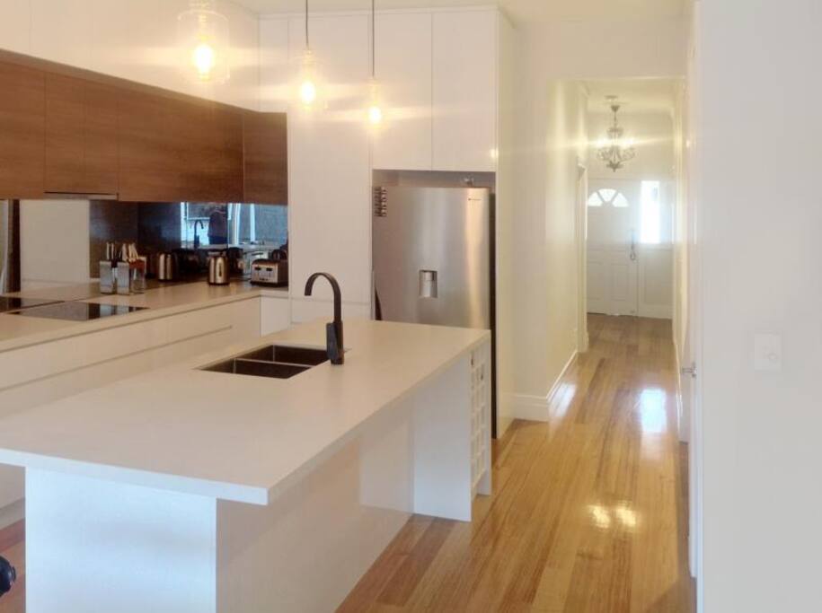 Beautiful full kitchen