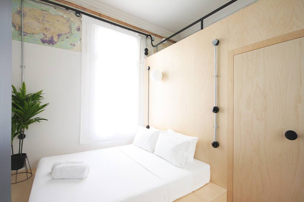 The Trilogy Deluxe Room (Room 3033) offers luxurious conceptual stay in the very heart of Thessaloniki, Greece. Furnished and decorated with original design objects supplied by prestigious international brands such as Vitra, Tom Dixon and Fritz Hansen.