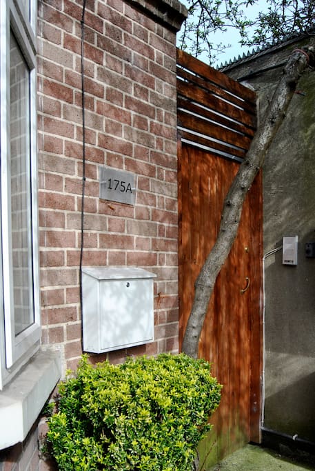 Tucked away and quiet location, close to city centre