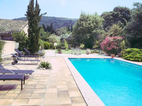 Family home near golf;music festivals.