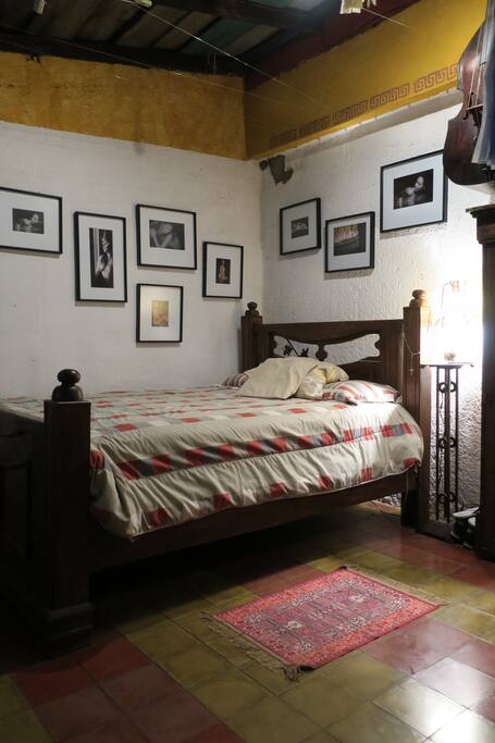 Cama Queen - Cuarto para una persona o una pareja de novios - esposos.