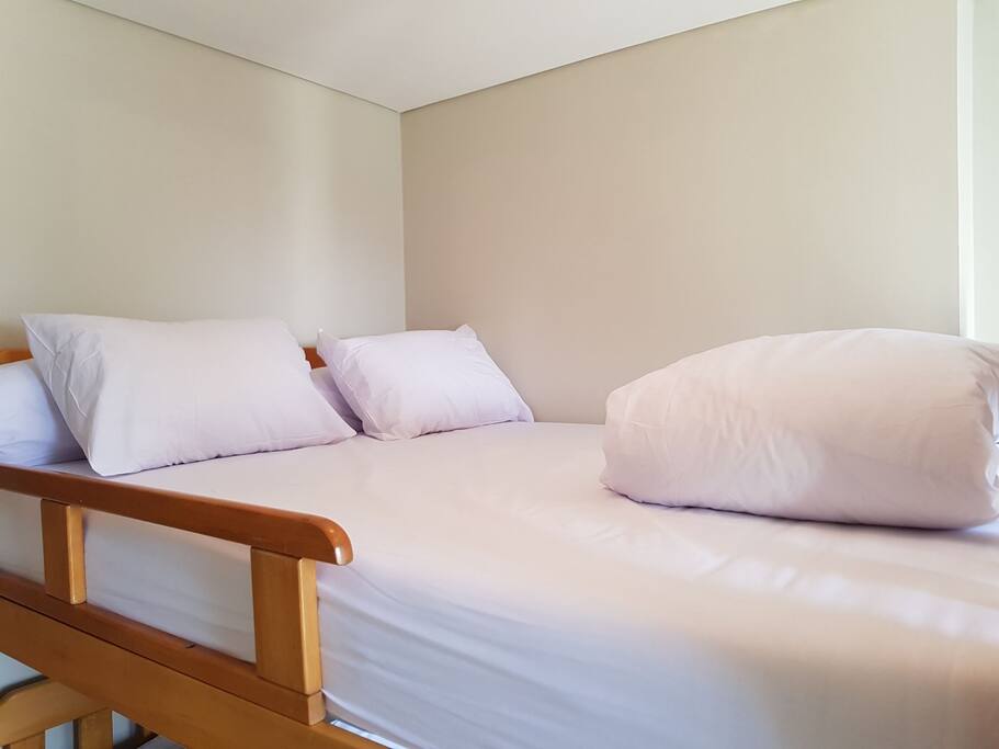 Double Deck Queen Bed (Top)