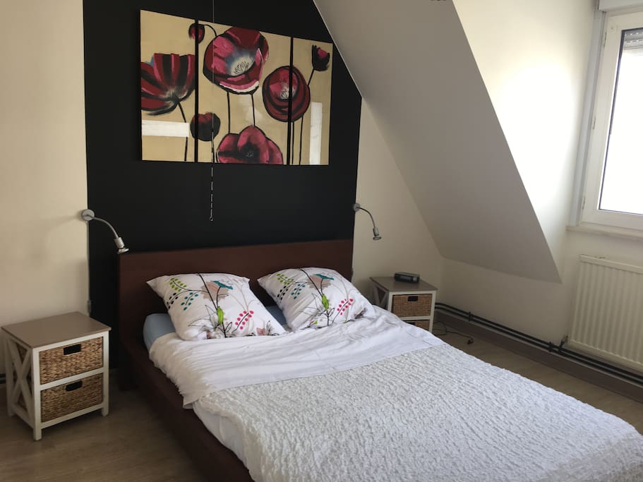 Chambre avec un lit de 140