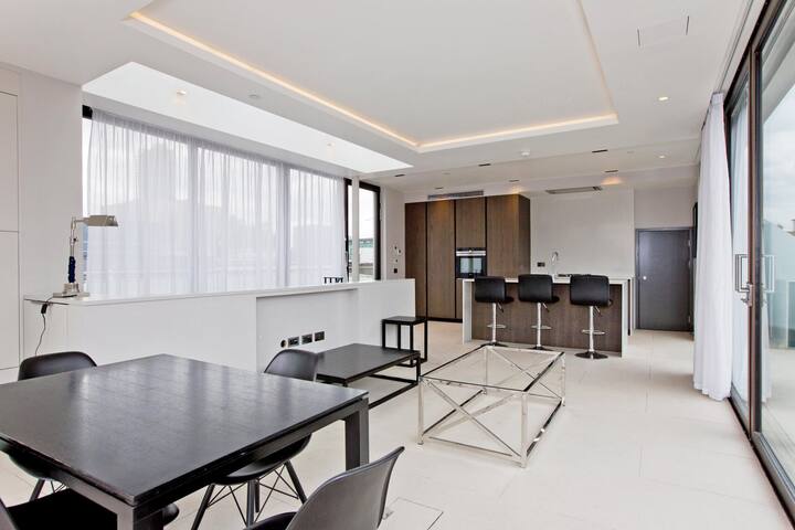 Stunning Old Street Penthouse gallery image 4