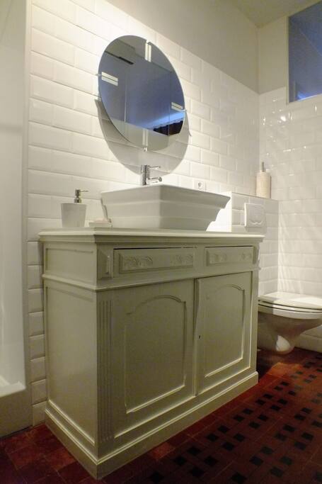 Mooie privé badkamer met douche