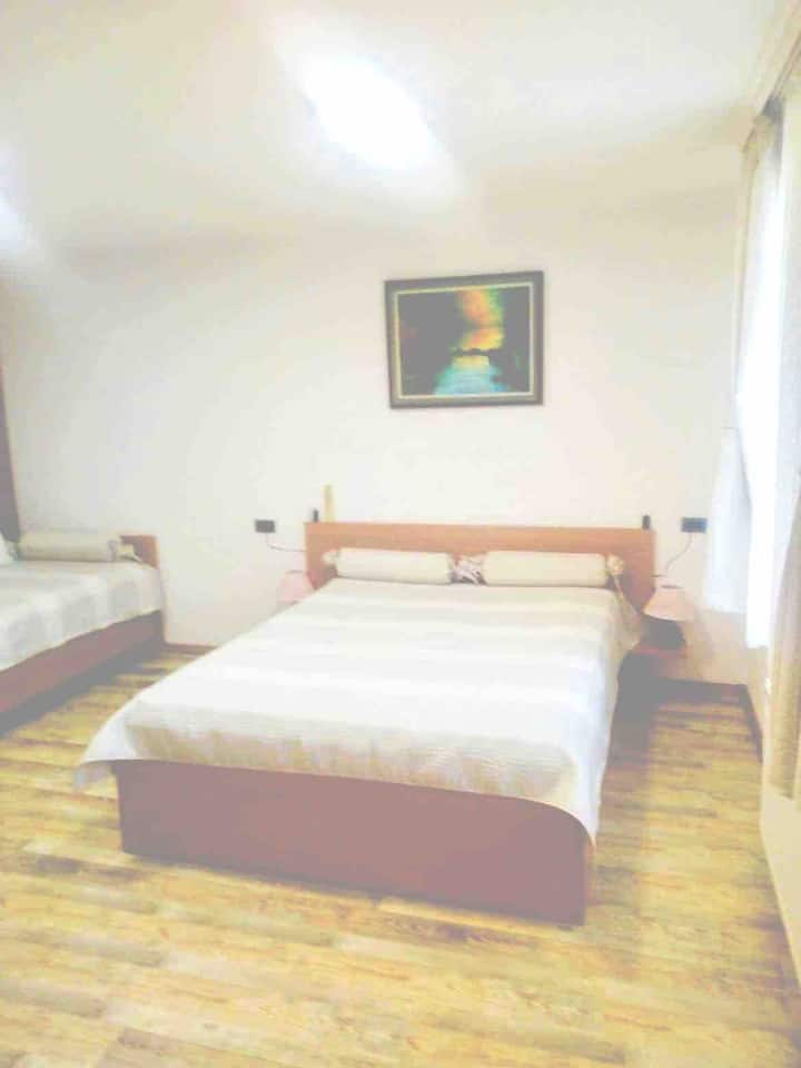 ห้องนอน “โอลด์เมาน์เทน” พร้อมเตียงแยกสองเตียง