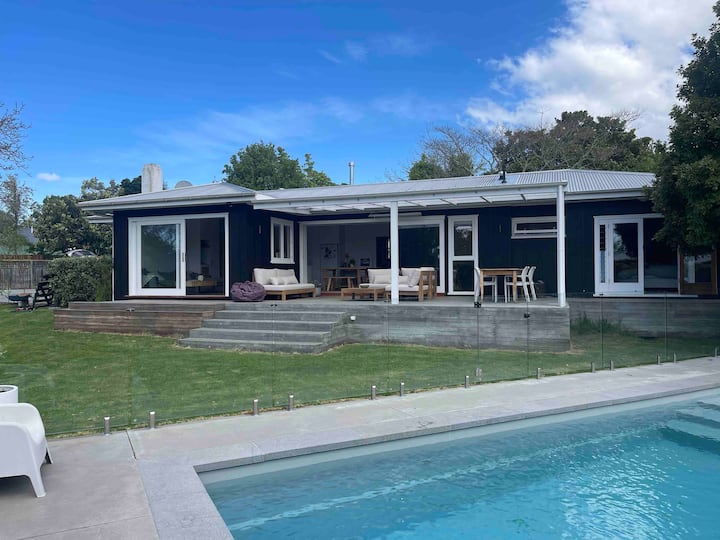 Havelock North Garden Oasis with pool Houses for Rent in Havelock