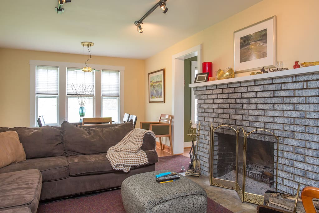 Cozy Living Room with gas starting Fireplace. (Wood provided seasonally)