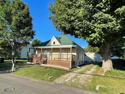 Vintage 1910 Cottage Home