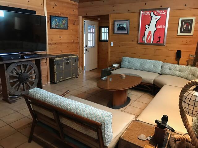 Beautiful Malibu Beachfront Two -Bedroom Retreat gallery image 5