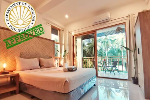 Modern Studio w/Kitchen, WiFi, AC, 4min to beach