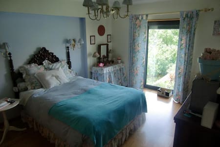 Room with bathroom in Lisbon