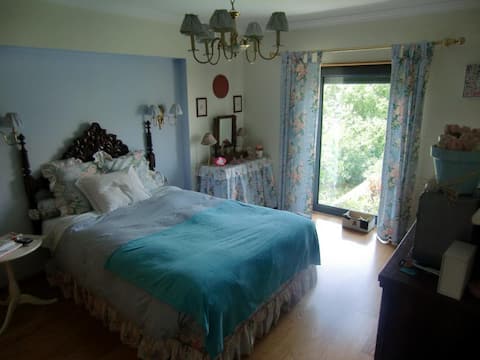 Room with bathroom in Lisbon