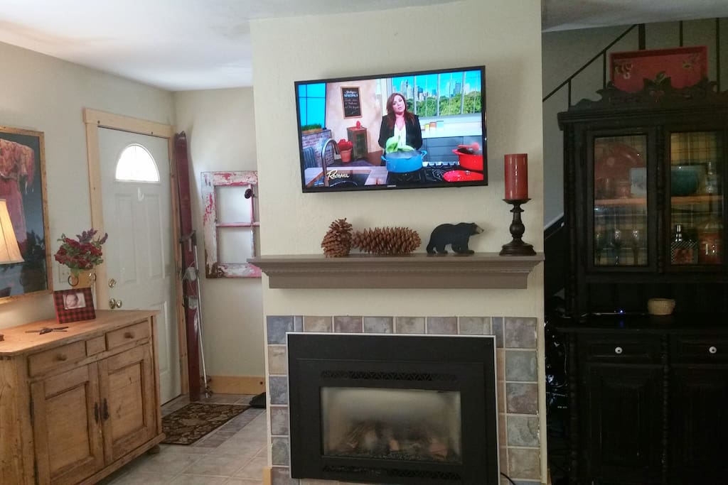 Gas Fireplace, Flat screen TV and rear door to deck