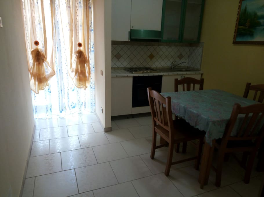 Cucina in cui verrà a breve inserito mobile- letto