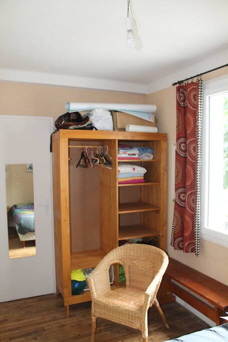 chambre depuis le lit