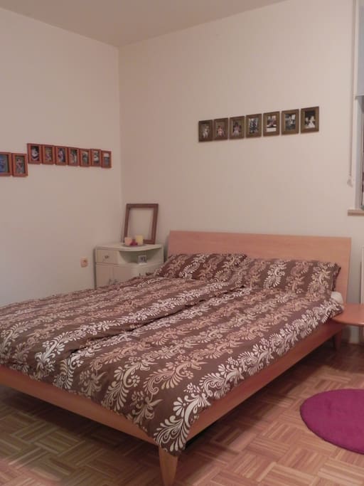 Room 1 with double bed (200 cm)