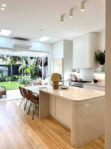 Villa Bondi – luxury designer beachside retreat