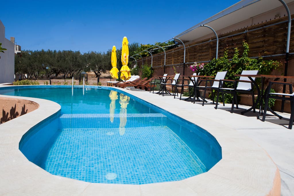 32m² pool including a part for young children!