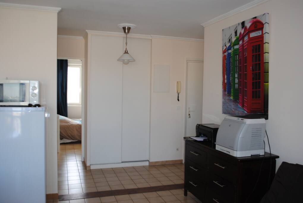 séjour avec vue sur une chambre