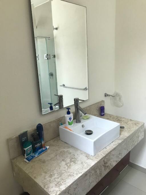 Baño privado de lujo en excelentes condiciones