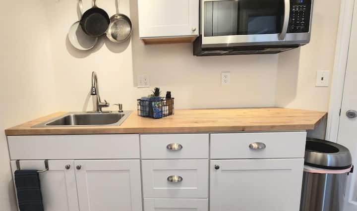 Studio Apartment W/private Entrance & Kitchenette - Hesperia, CA