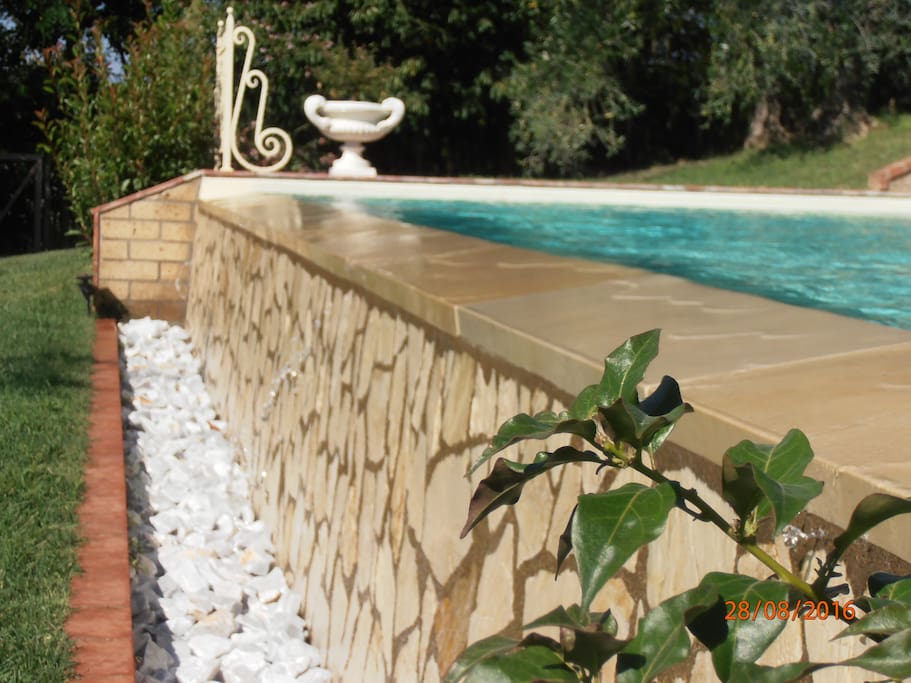 cascata della piscina