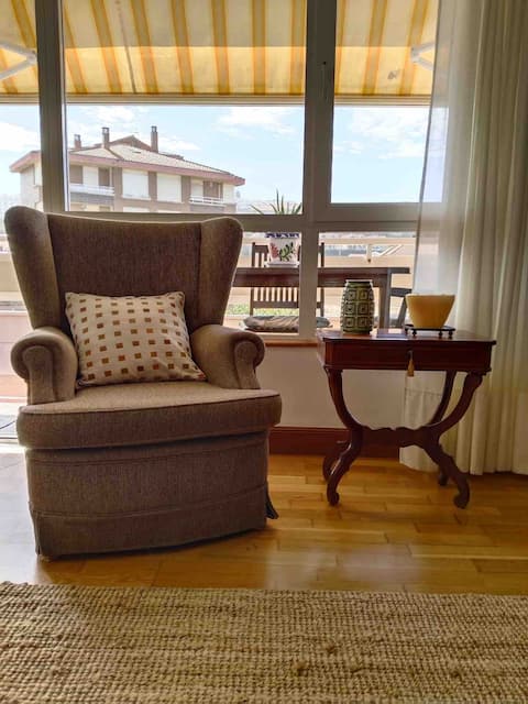 Anuncio de Airbnb popular: Beachfront apartment, parking and wifi en Suances