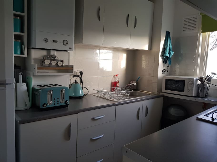 Kitchen - well equipped with dishwasher and washing machine