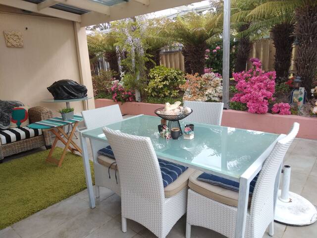 Large Waterfront 2 bedroom home. gorgeous views gallery image 3