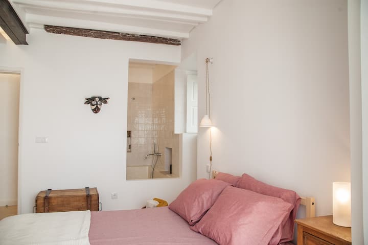 الجناح مع غرفة النوم والحمام