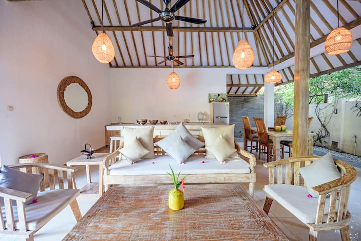 Generous 2br Private Pool Villa W/ Outdoor Living - Gili-Inseln
