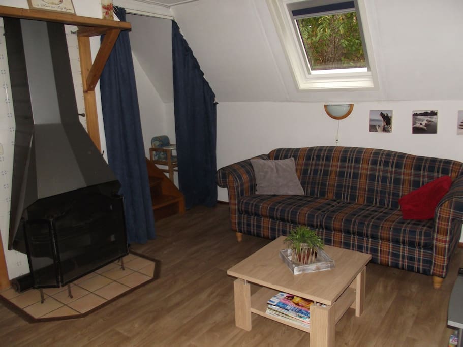 gezellige kamer met open haard