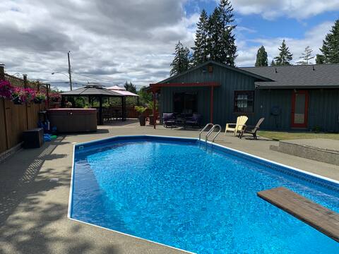 Beautiful timber frame rancher with Lakeview