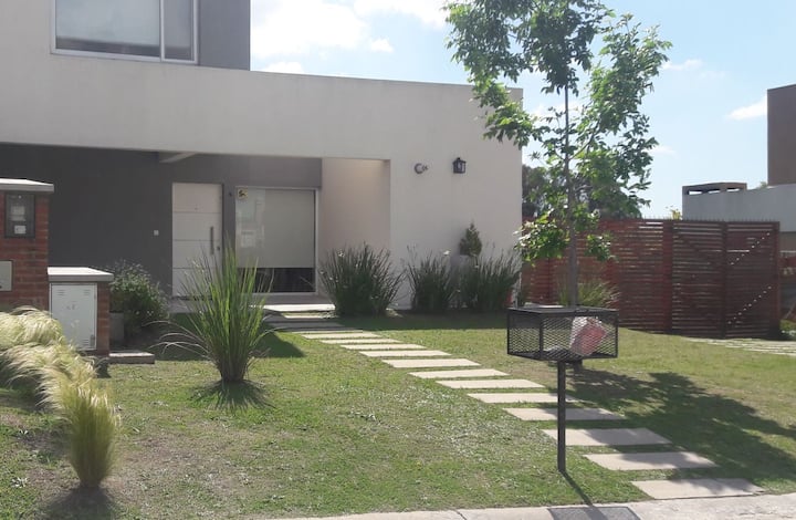 Garden house and pool - Pilar del Este