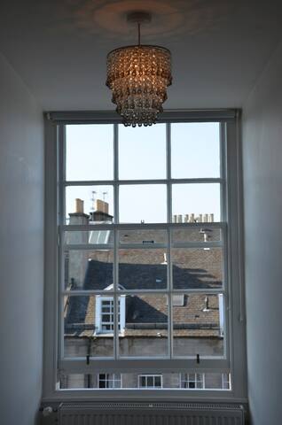 Amazing Royal Mile Apartment. gallery image 5
