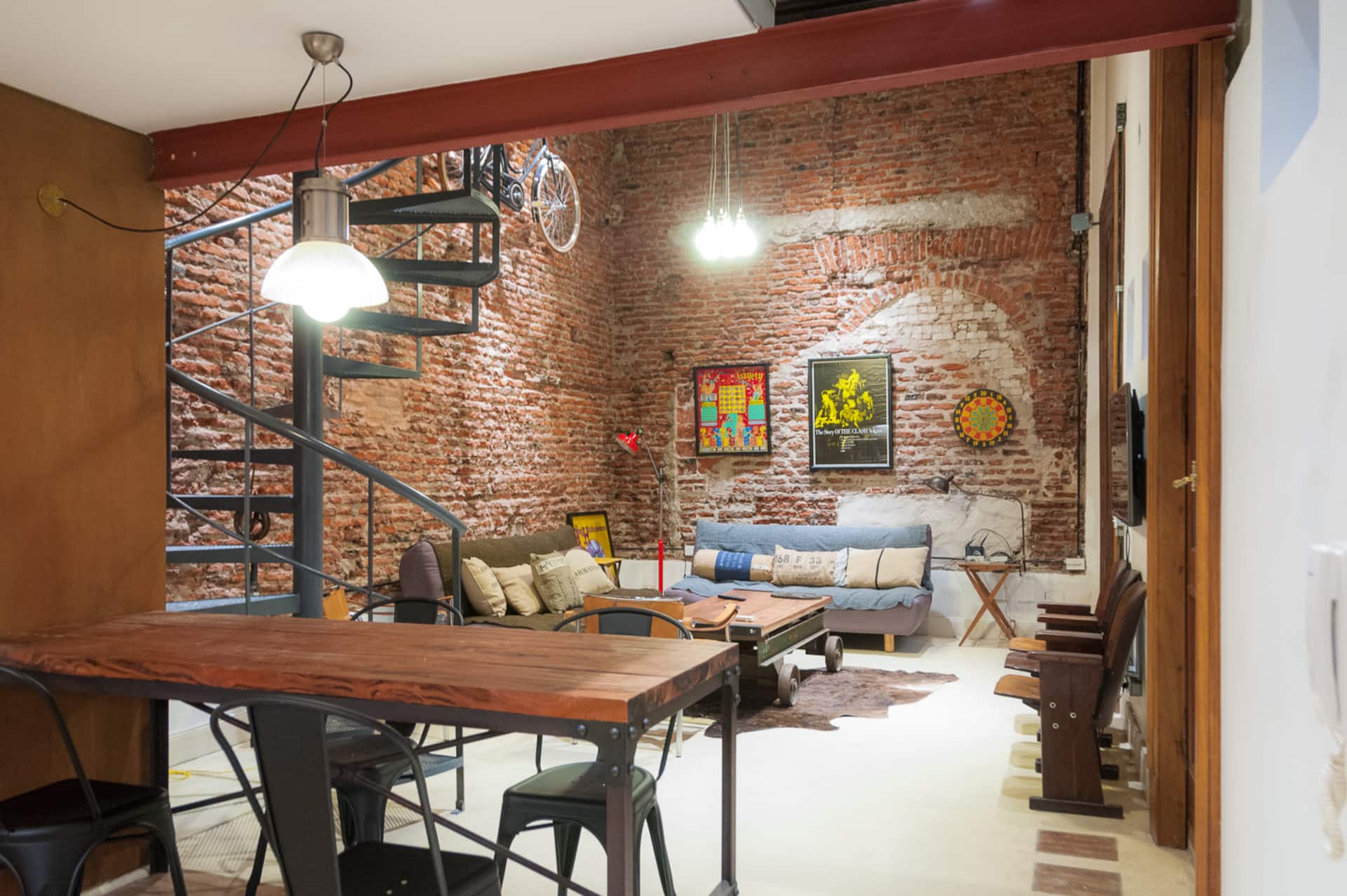 Two-bedroom refurbished apartment in Monserrat with private entrance