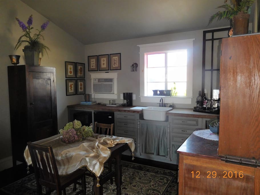 this is a shot of the small kitchen area. Fridge, microwave, toaster oven, toaster and dishes available.