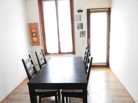 2 bedroom accommodation. Quiet. Near A13-A15
