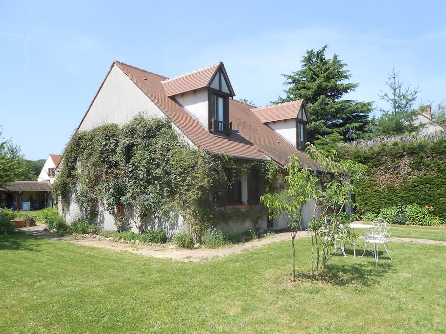 Jardin, vue sur la maison