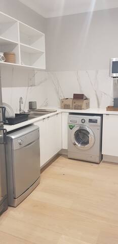 Stylish Newlands village home gallery image 3