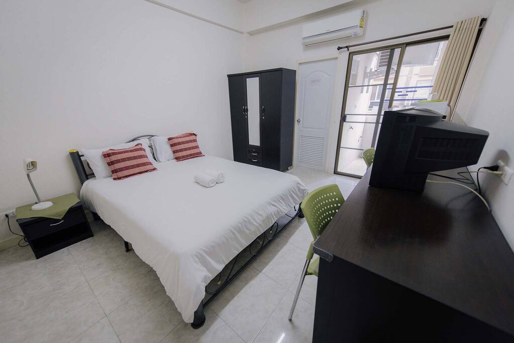 Queen size bed & full facility in the room.