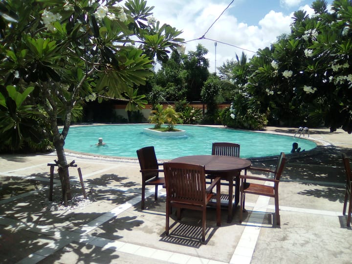 Fantastic spacious 2b/rm apartment near beach
