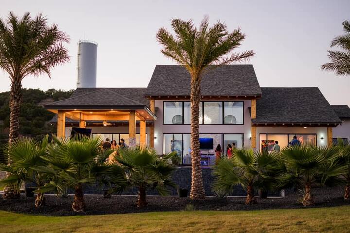 Little La Jolla Resort in Austin! gallery image 3